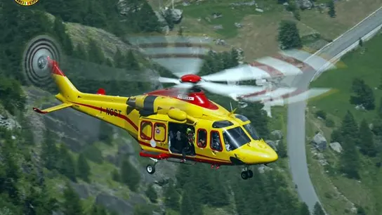 Un helicóptero en las tareas de rescate Un helicóptero en las tareas de rescate