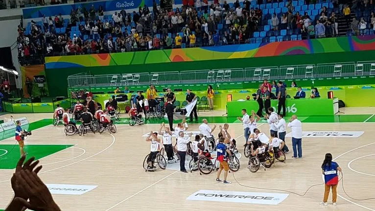 La selección española de baloncesto en silla de ruedas tras un partido en Río 2016