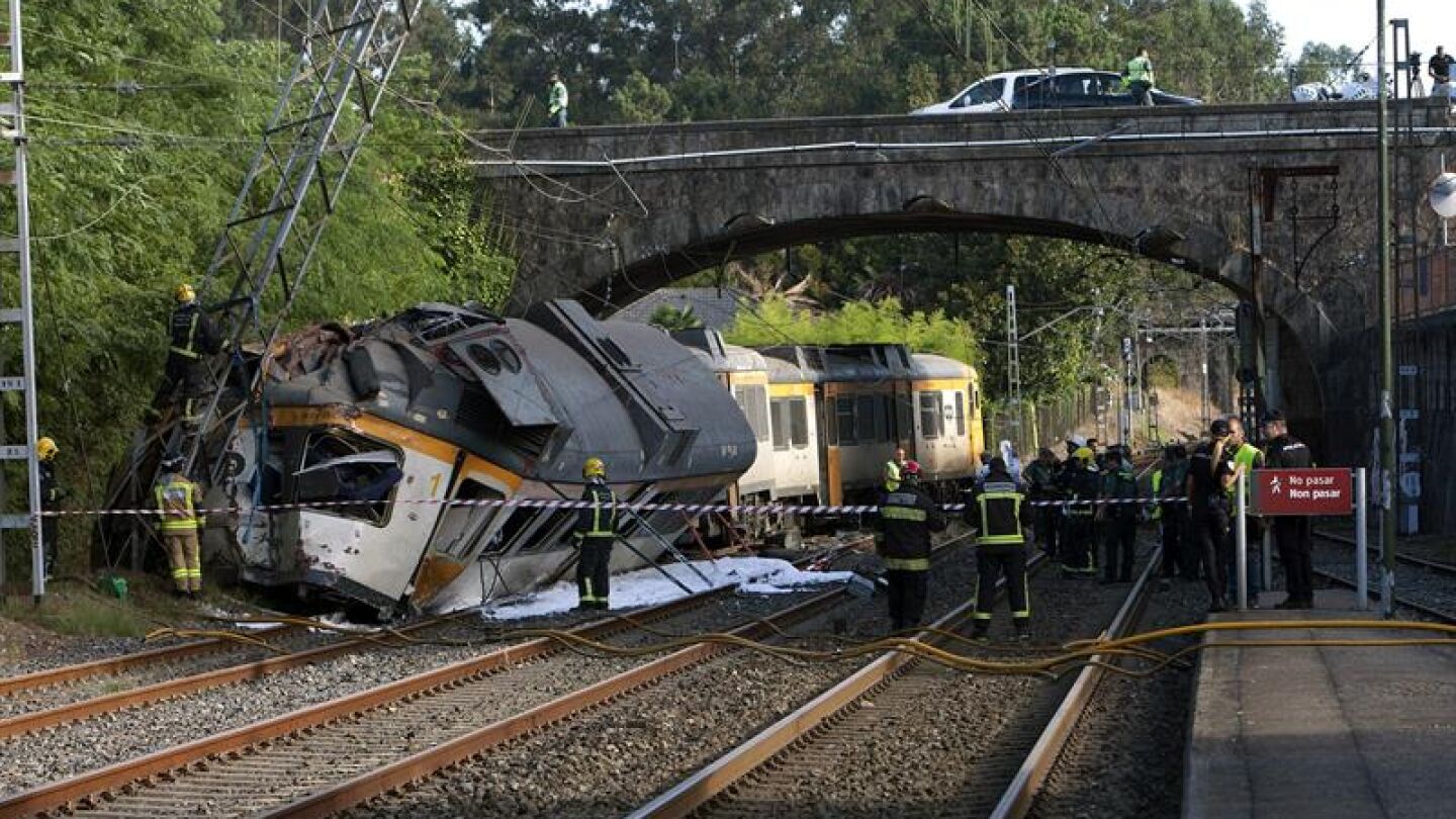 Descarrilamiento de un tren en O Porri&ntilde;o