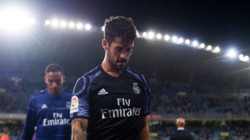 Isco, cabizbajo en un partido con el Real Madrid.