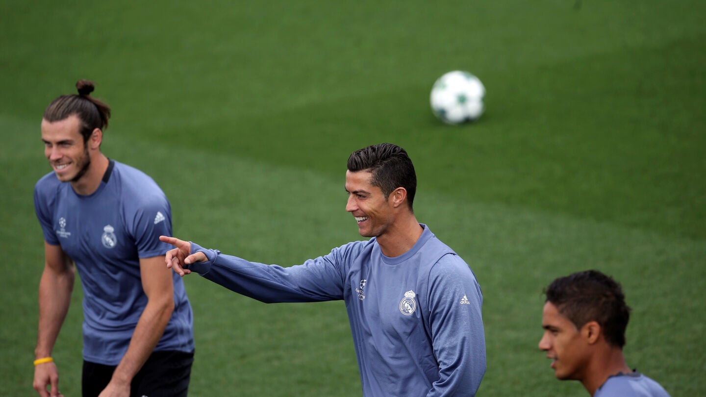 Cristiano bromea en el entrenamiento de Valdebebas