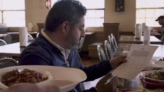 Jalis de la Serna firma su consentimiento Jalis de la Serna firma su consentimiento