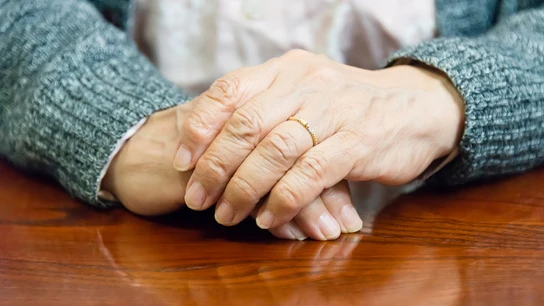 Manos de una persona mayor Manos de una persona mayor