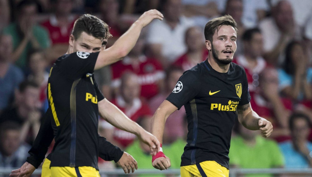 Saúl celebra un gol con el Atlético