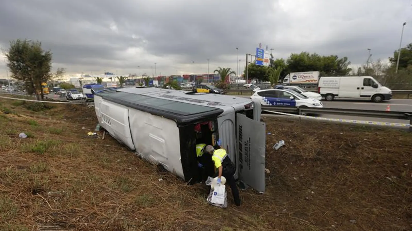 Imagen del autobús accidentado en Barcelona Imagen del autobús accidentado en Barcelona