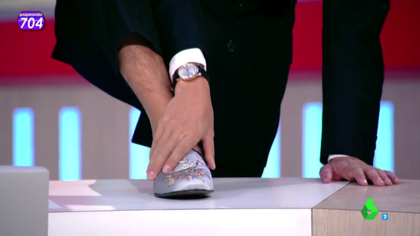 Frame 37.621038 de: 'Los zapatos caloret', el nuevo accesorio de Josie