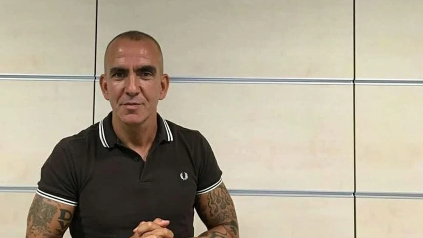 Paolo Di Canio muestra un tatuaje fascista en plena emisión de Sky Sports Paolo Di Canio muestra un tatuaje fascista en plena emisión de Sky Sports