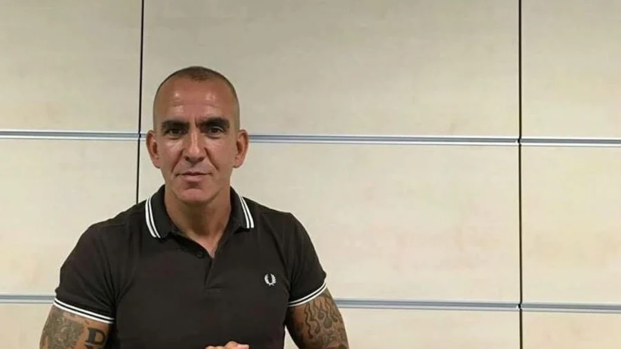 Paolo Di Canio muestra un tatuaje fascista en plena emisión de Sky Sports Paolo Di Canio muestra un tatuaje fascista en plena emisión de Sky Sports