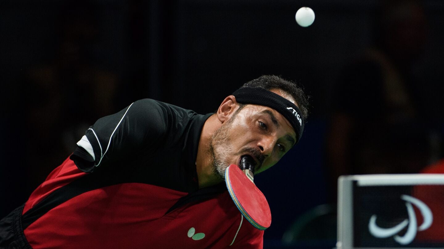 Ibrahim Hamadtou, el egipcio que juega al tenis de mesa con la boca