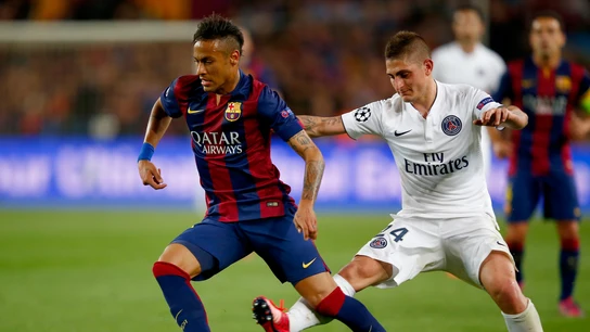 Neymar en duelo ante el PSG. Neymar en duelo ante el PSG.