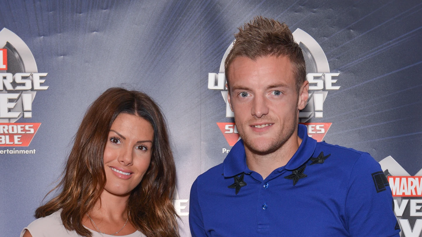 Vardy posando junto a su mujer. Vardy posando junto a su mujer.