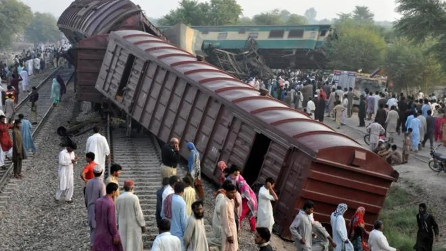 Imagen del accidente ferroviario en Pakistán Imagen del accidente ferroviario en Pakistán