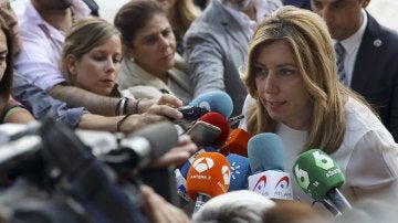 Susana Díaz habla con los medios