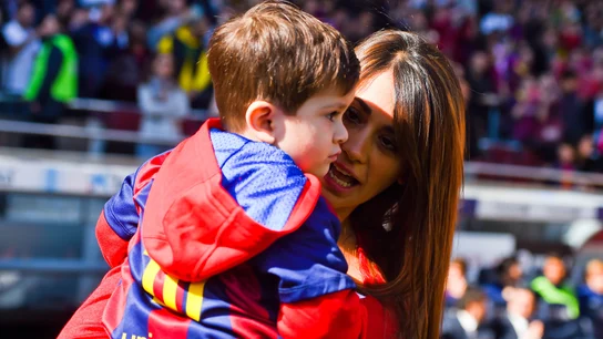 El hijo de Leo Messi junto a su madre, Antonella Roccuzzo El hijo de Leo Messi junto a su madre, Antonella Roccuzzo