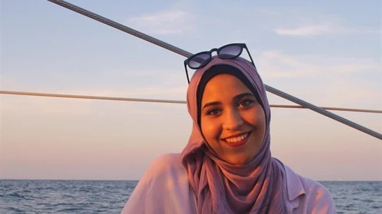 Takwa Rejeb, la musulmana a la que se le había impedido ir al instituto con hiyab. Takwa Rejeb, la musulmana a la que se le había impedido ir al instituto con hiyab.