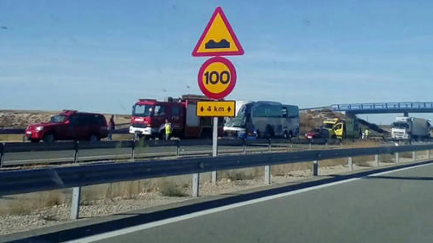 El accidente en la A-15 a su paso por Adradas, Soria. El accidente en la A-15 a su paso por Adradas, Soria.