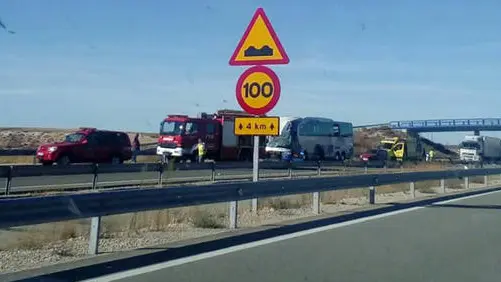 El accidente en la A-15 a su paso por Adradas, Soria. El accidente en la A-15 a su paso por Adradas, Soria.
