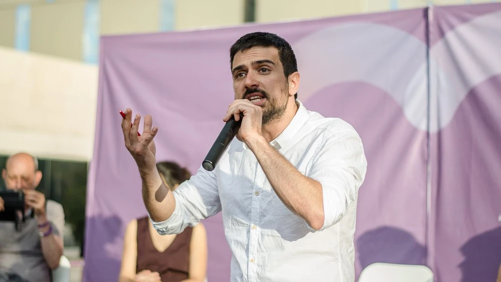 Ramón Espinar dando un mitin de Podemos en Madrid. 