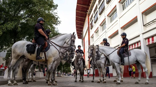La policía montada en los aledaños del Sánchez Pizjuán La policía montada en los aledaños del Sánchez Pizjuán
