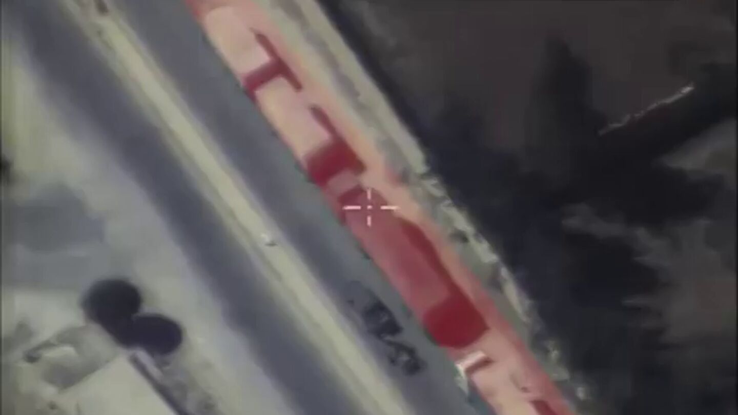 Frame 0.0 de: Rusia publica un v&iacute;deo en el que se observa el convoy humanitario de la ONU escoltado por yihadistas en Alepo