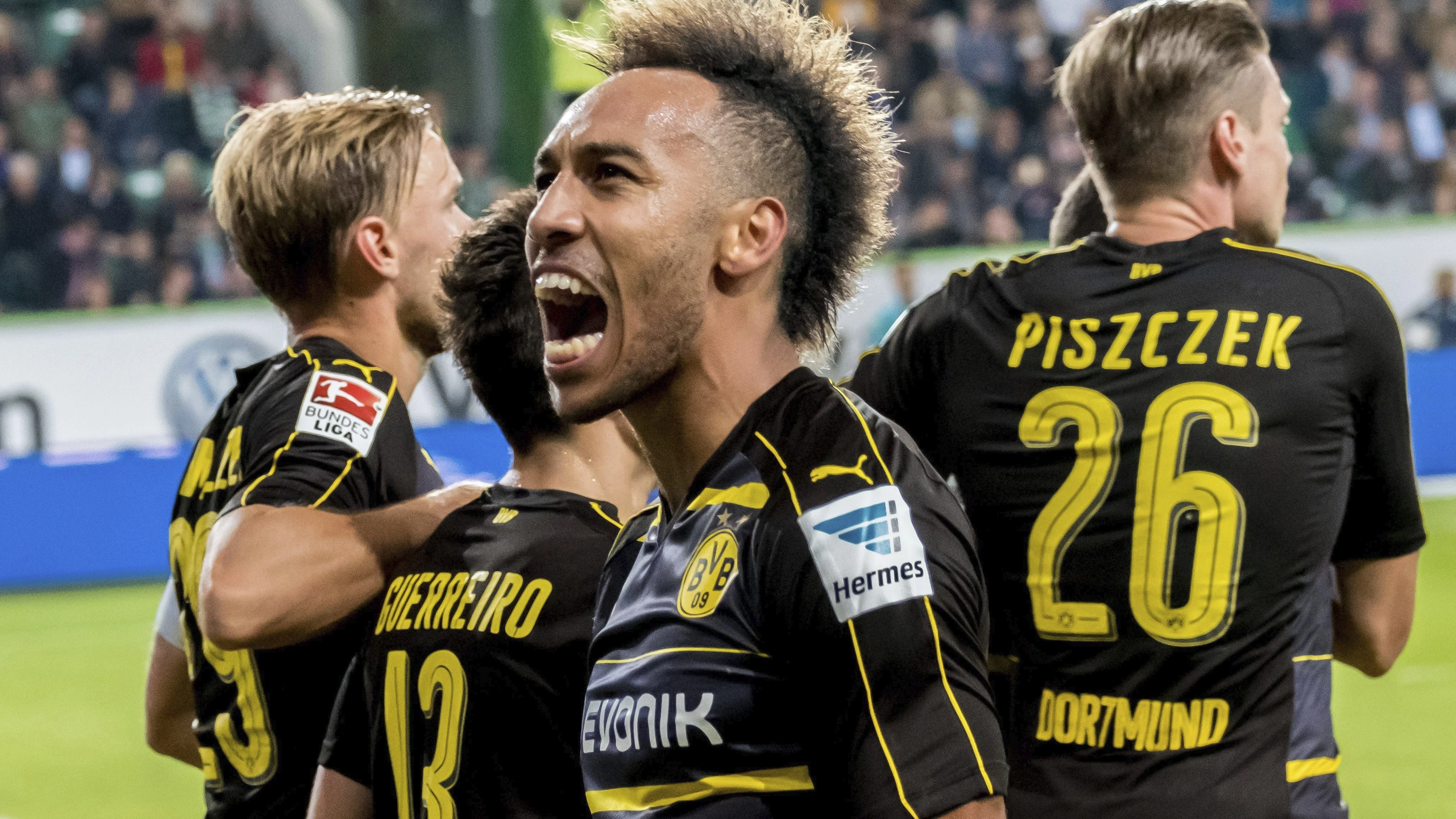 Aubameyang celebrando uno de los goles del Dortmund.