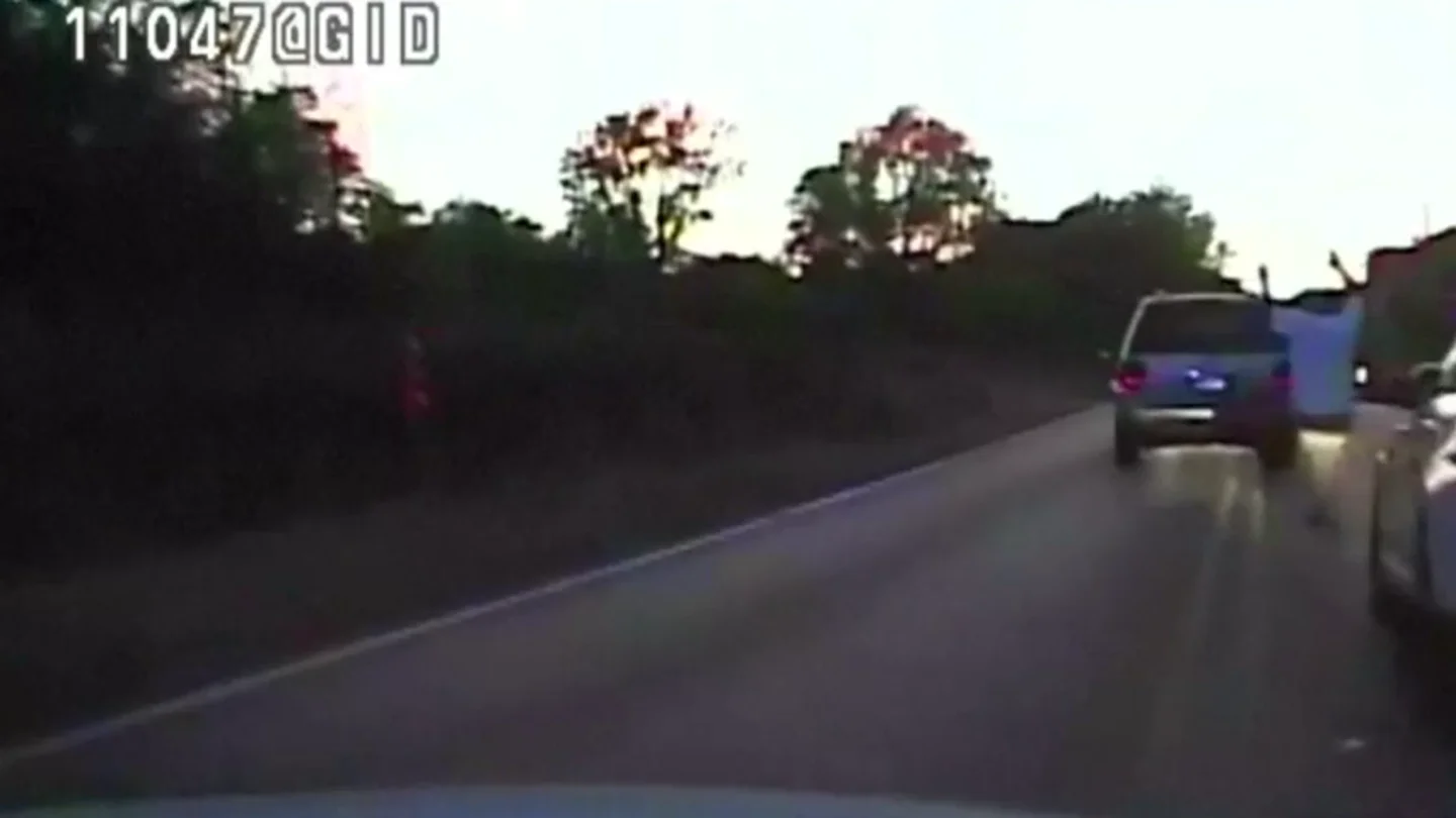 Frame 0.0 de: La Policía estadounidense mata a un afroamericano desarmado cuyo vehículo se había averiado Frame 0.0 de: La Policía estadounidense mata a un afroamericano desarmado cuyo vehículo se había averiado