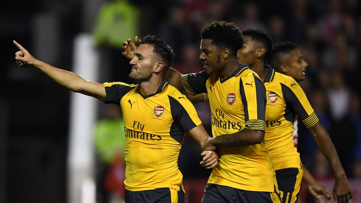 Lucas P&eacute;rez celebra un gol con el Arsenal