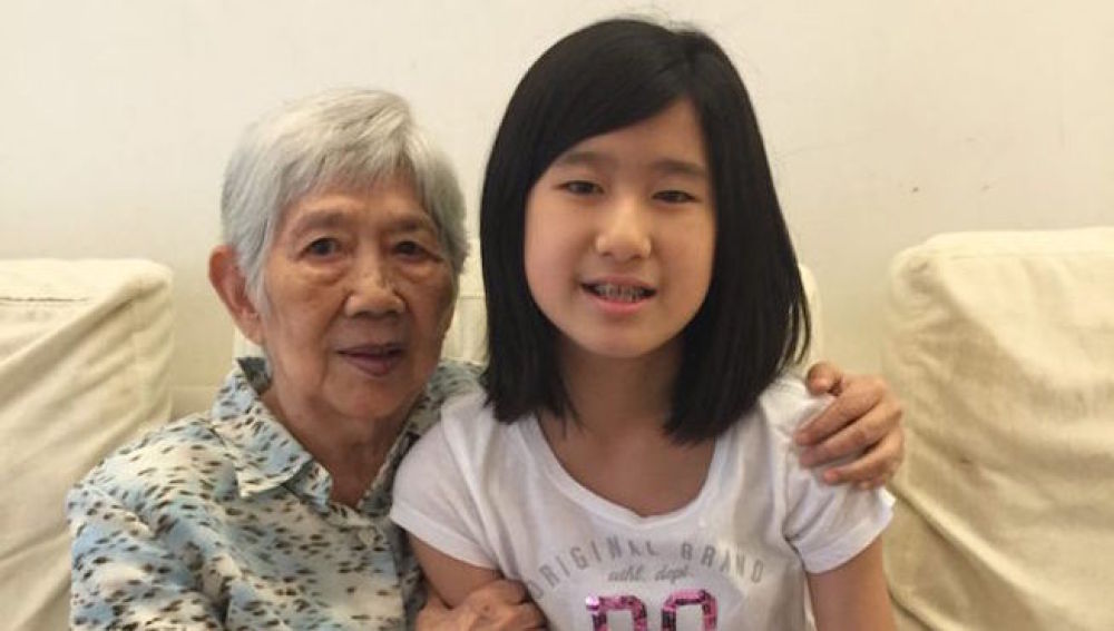 Emma Yang con su abuela
