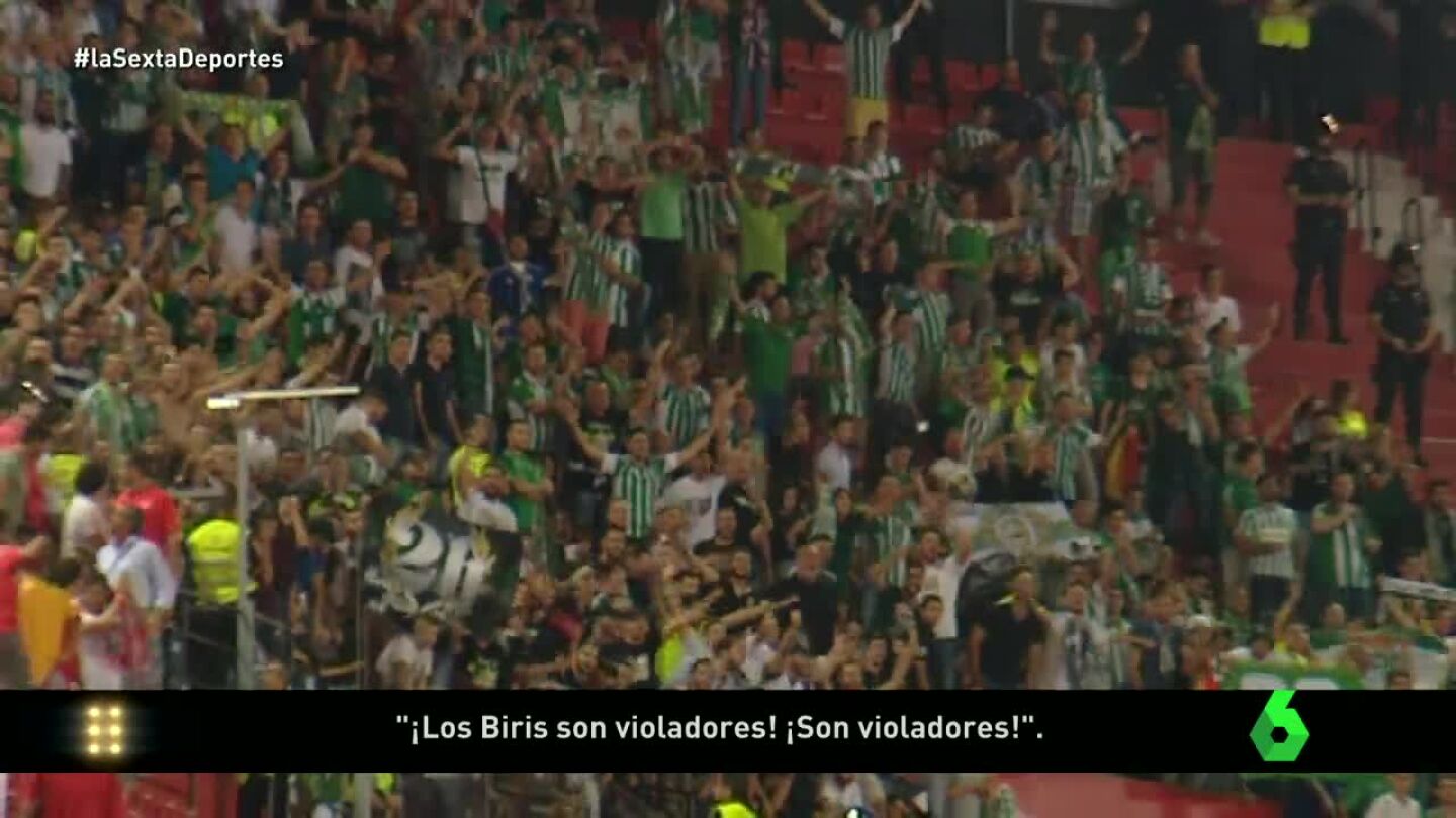 La afici&oacute;n b&eacute;tica gritando a la sevillista.