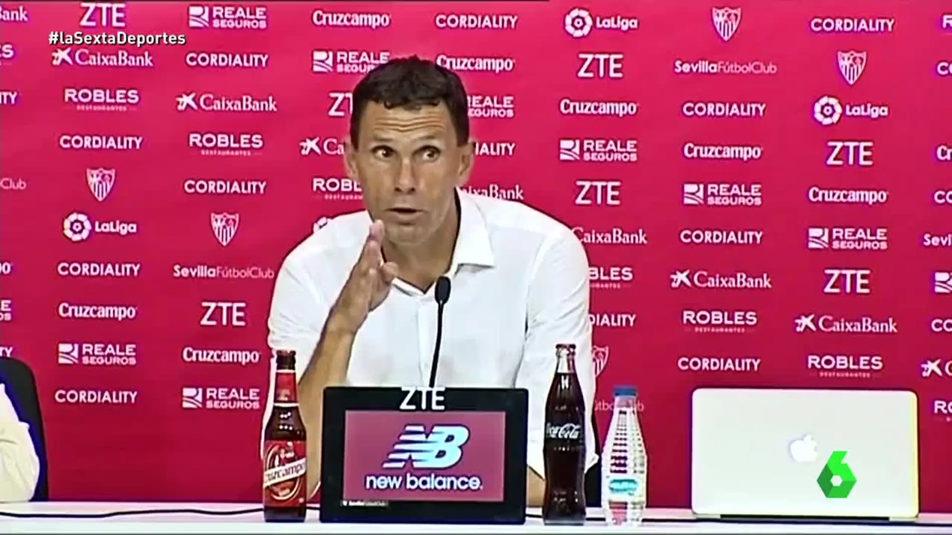 Poyet criticando el arbitraje del Sevilla-Betis.