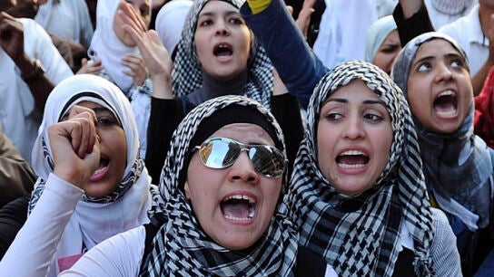 Varias mujeres se manifiestan en Egipto