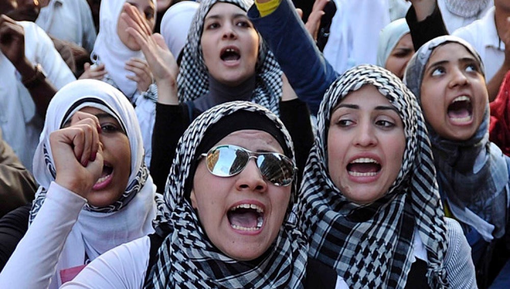 Varias mujeres se manifiestan en Egipto