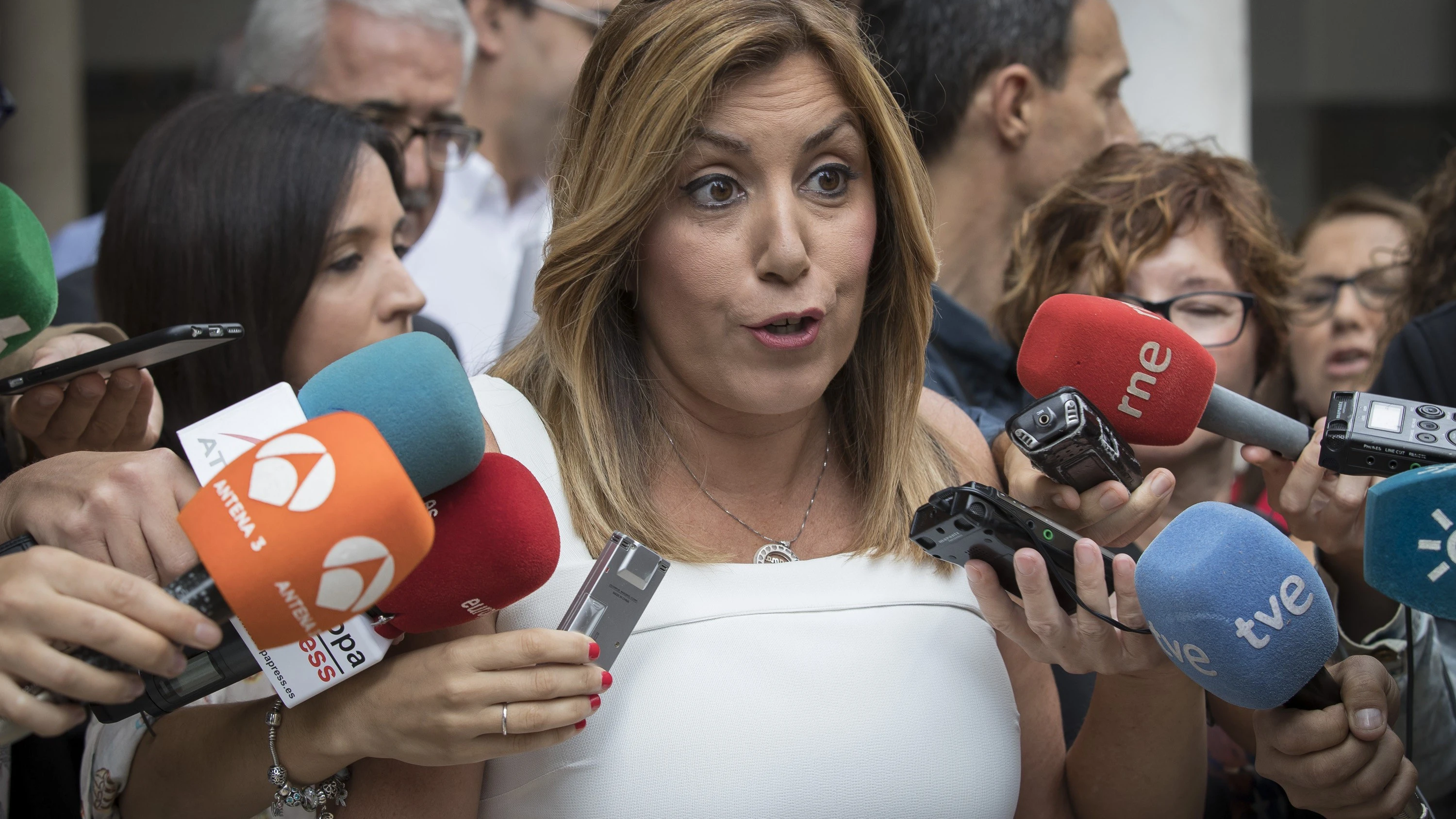 Susana Díaz dice que le causa "vergüenza ajena" que Rajoy quiera elecciones