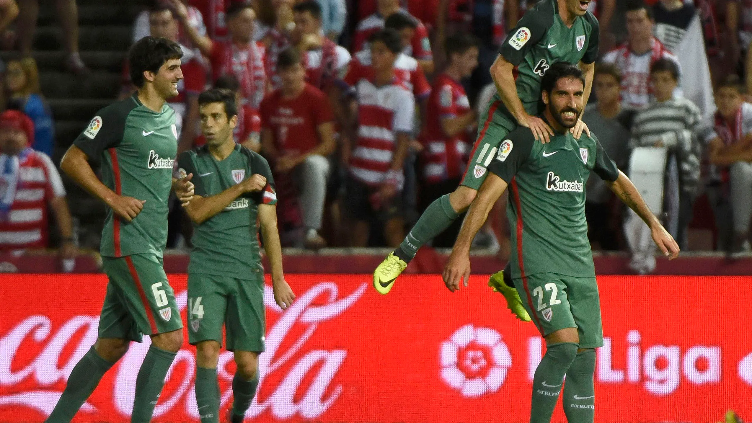 Raúl García celebra su gol ante el Granada