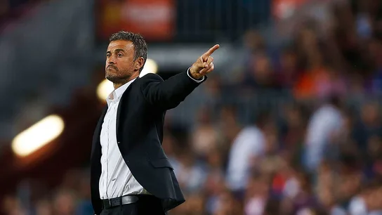 Luis Enrique da indicaciones en la banda Luis Enrique da indicaciones en la banda
