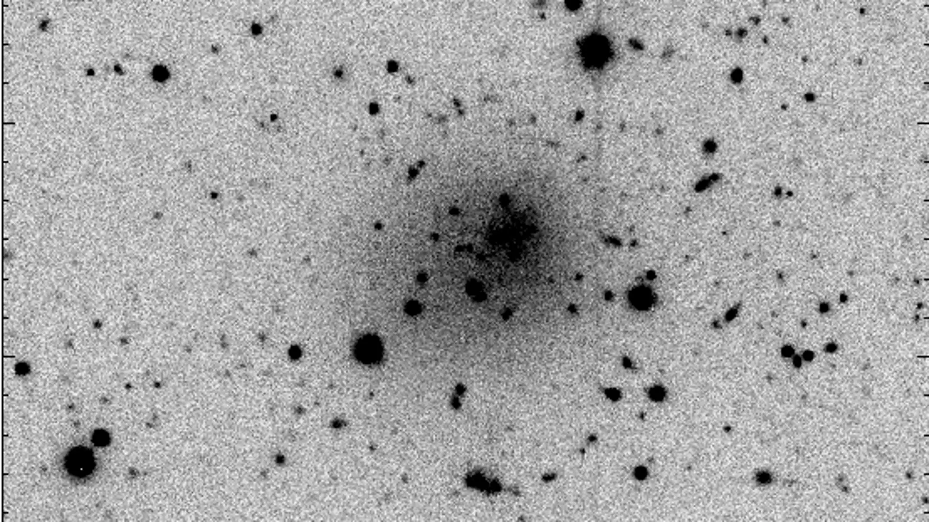 Imagen de la galaxia DGSAT I en el cúmul