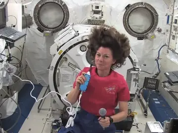 Bromas de astronautas en el espacio Bromas de astronautas en el espacio