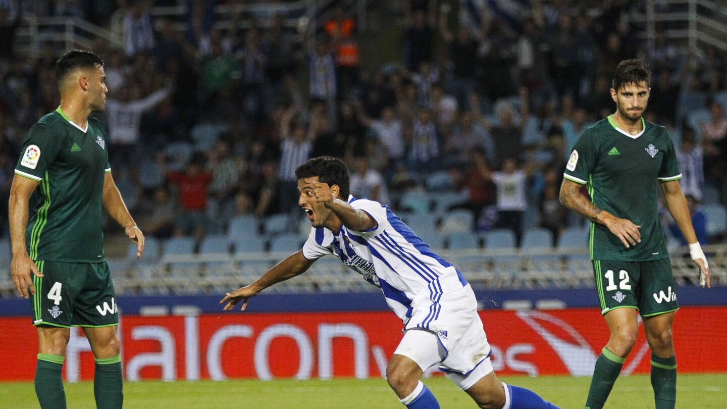 Carlos Vela celebra su gol ante el Betis