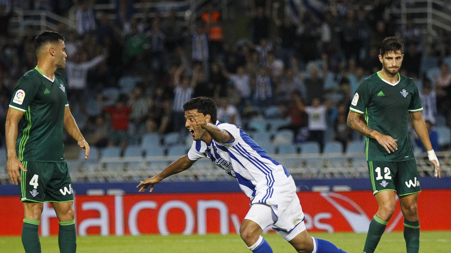 Carlos Vela celebra su gol ante el Betis Carlos Vela celebra su gol ante el Betis