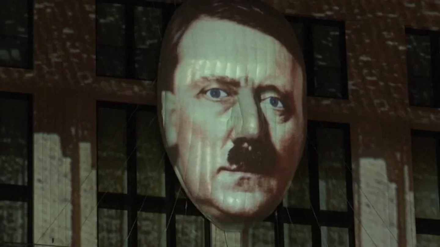 Frame 22.17702 de: Polémica en Berlín por la proyección de una imagen de Hitler en una fachada Frame 22.17702 de: Polémica en Berlín por la proyección de una imagen de Hitler en una fachada