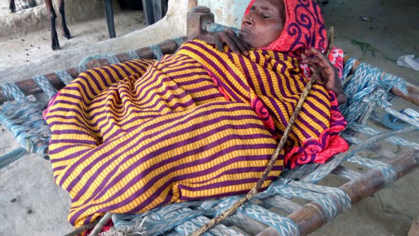 Shanti Devi, la anciana que mide 60 centímetros Shanti Devi, la anciana que mide 60 centímetros