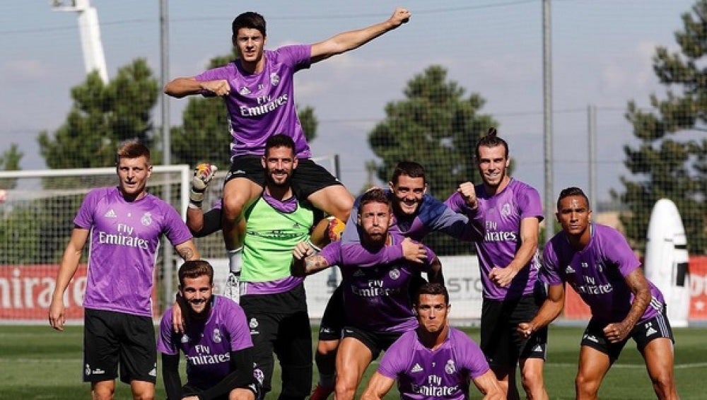 Cristiano Ronaldo y sus compañeros del Real Madrid, posan como superhéroes 