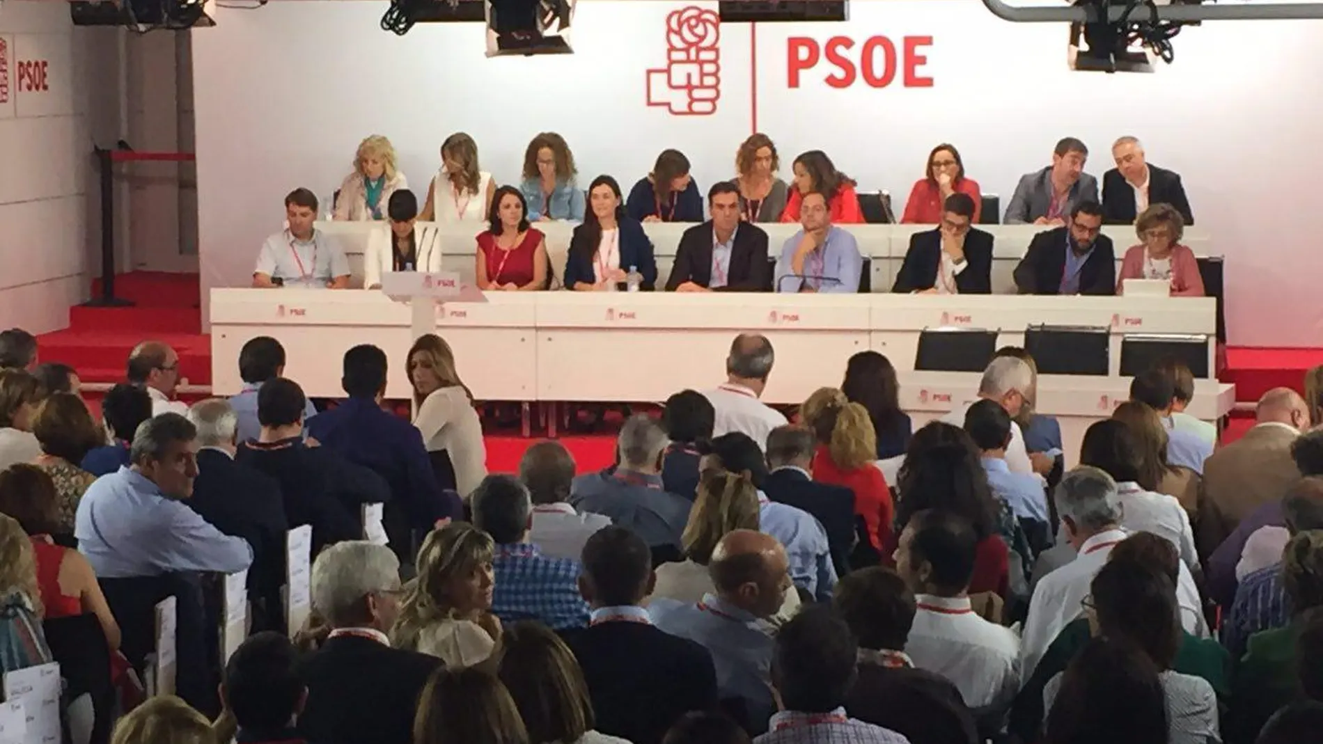 La mesa del Comité Federal del PSOE tras las 17 dimisiones