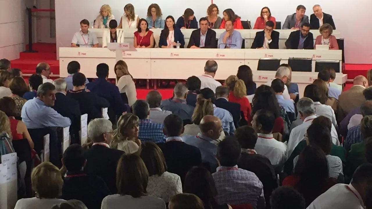 La mesa del Comité Federal del PSOE tras las 17 dimisiones