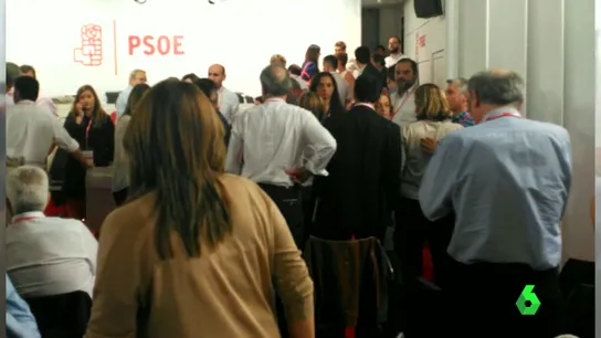 Caos en la sede de Ferraz durante el Comité Federal del PSOE Caos en la sede de Ferraz durante el Comité Federal del PSOE
