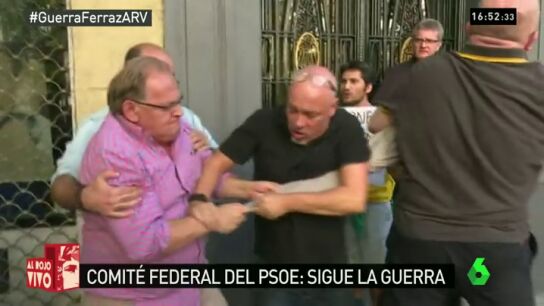 Frame 19.271986 de: Ferraz vive momentos de tensi&oacute;n con incidentes aislados a las puertas de la sede del PSOE
