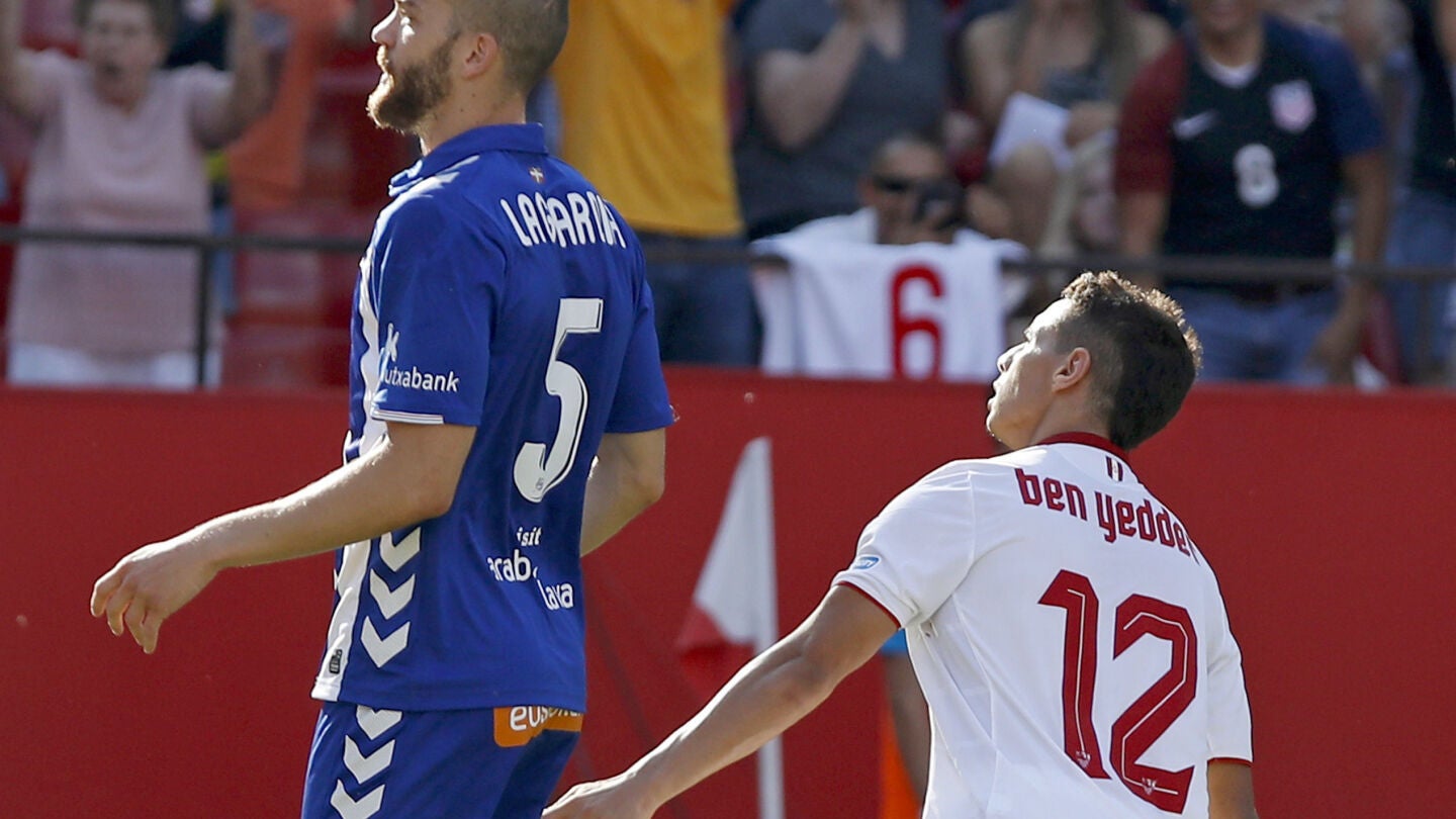 Wissam Ben Yedder celebra su primer gol ante el Alav&eacute;s
