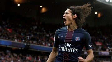 Edilson Cavani, celebrando un gol con el PSG