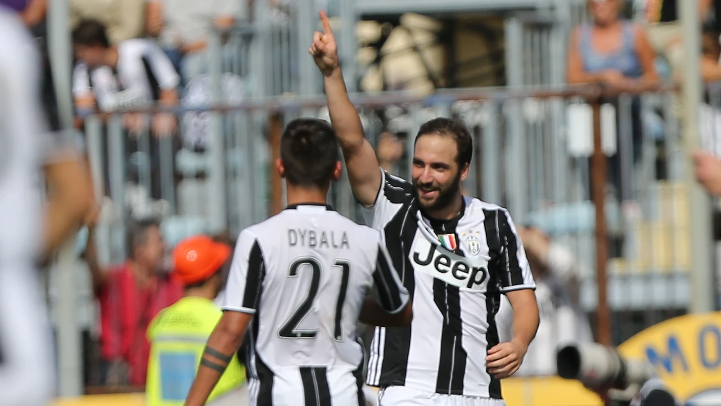 Higuaín y Dybala celebran un gol ante el Empoli Higuaín y Dybala celebran un gol ante el Empoli