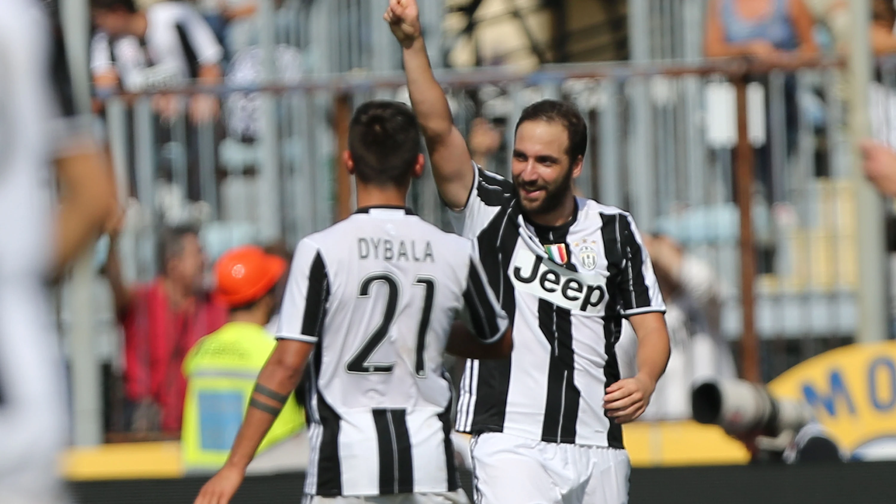 Higuaín y Dybala celebran un gol ante el Empoli